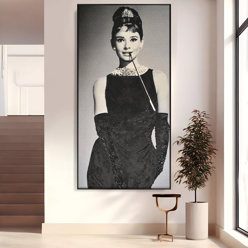 Tablou canvas cu tablou portret audrey hepburn cu tigara, in rama de aluminiu negru